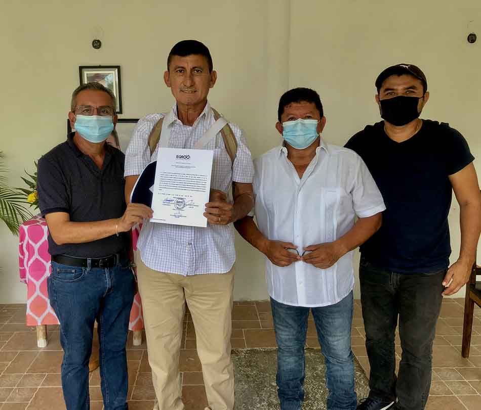 Entregan constancia a José Alfredo Contreras Méndez, candidato ganador de la presidencia municipal de Bacalar
