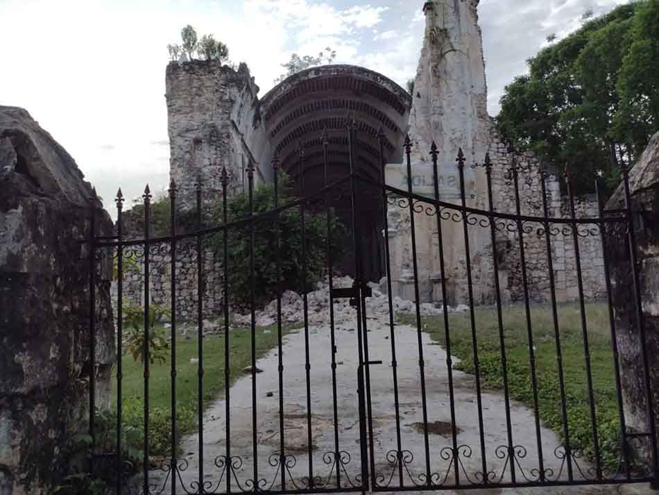 Por fuertes lluvias se desploma pared de histórica Iglesia “Niño Jesús” en Tihosuco