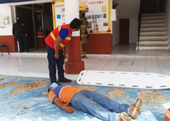 Protección Civil de Lázaro Cárdenas falló en rescate de hipotética víctima en simulacro de incendio