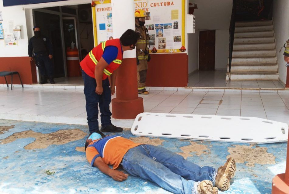 Protección Civil de Lázaro Cárdenas falló en rescate de hipotética víctima en simulacro de incendio