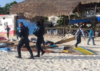 Mega operativo para liberar playa de zona hotelera de Cancún