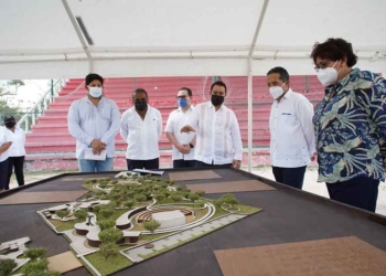 Carlos Joaquín visita Cozumel para revisar obras de gobierno