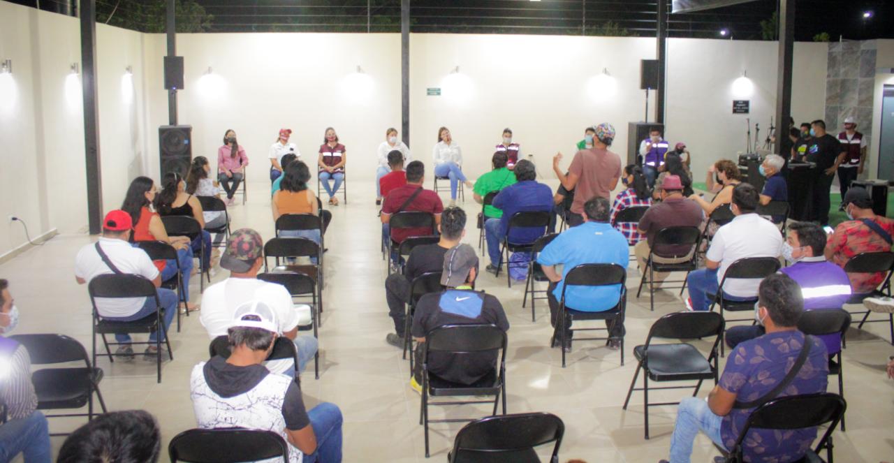 Yensunni Martínez se reúne con maestros, jóvenes y artistas para reafirmar la unidad por Othón P. Blanco