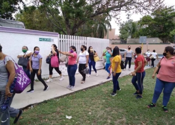 Trabajadores del DIF de Quintana Roo se manifiestan en Chetumal