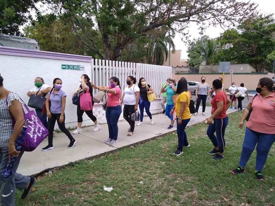 Trabajadores del DIF de Quintana Roo se manifiestan en Chetumal