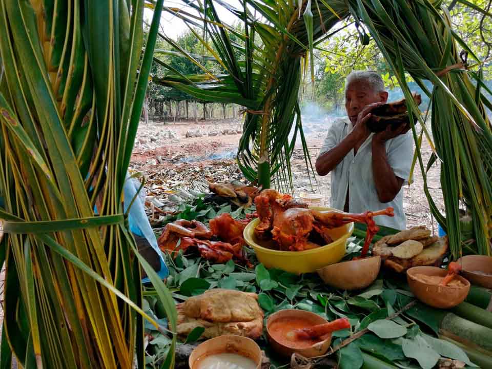 Ancestral tradición del Jéets lu´um prevalece en la Zona Maya en la era de las redes sociales