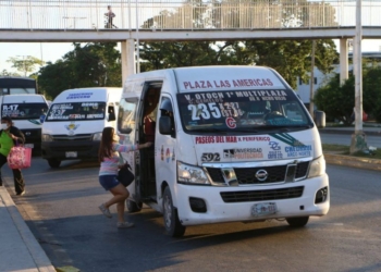 Gobernador Carlos Joaquín advierte cancelación de transporte público de mantenerse tendencia a la alza de contagios