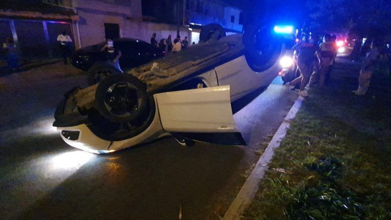 Aparatosa volcadura en Chetumal