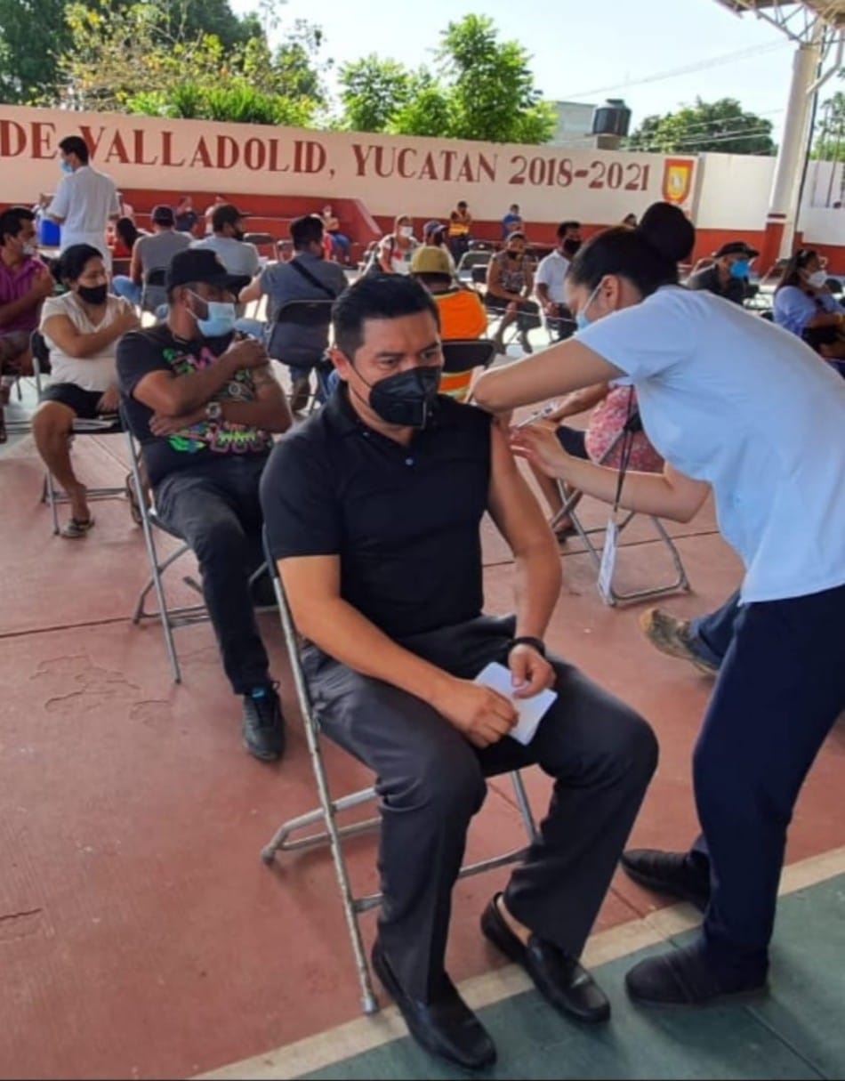 Reconoce la gran labor del personal de salud y llama a ciudadanos a seguirse cuidando