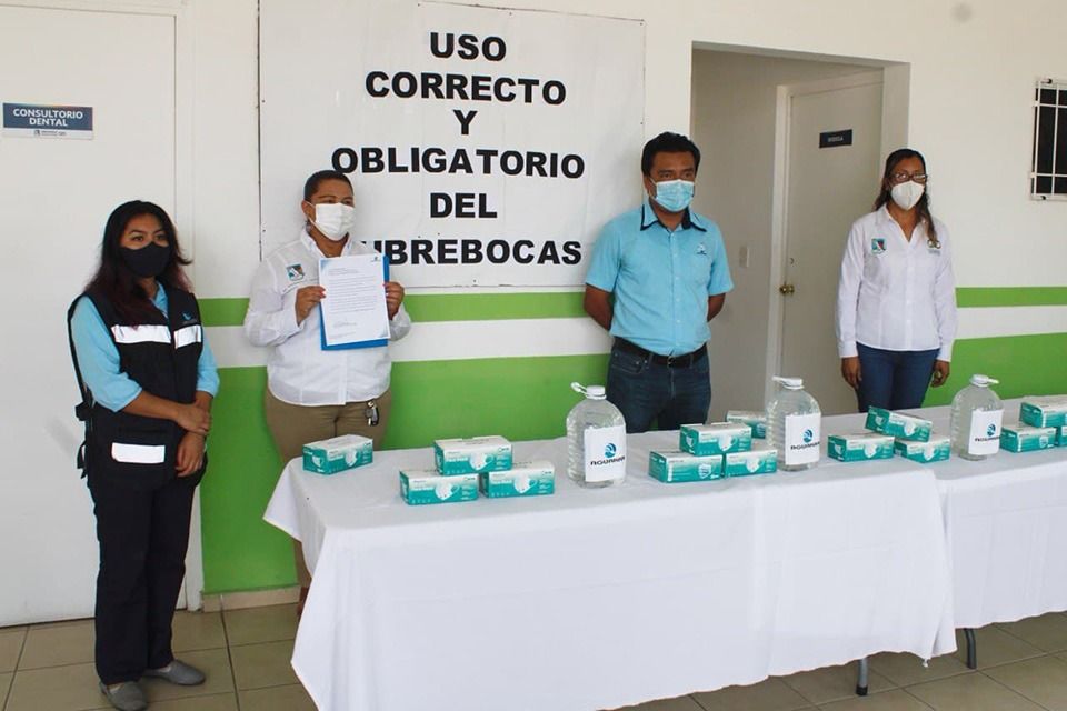 Aguakan previene avance del coronavirus en Puerto Morelos con entrega de cubrebocas y gel antibacterial