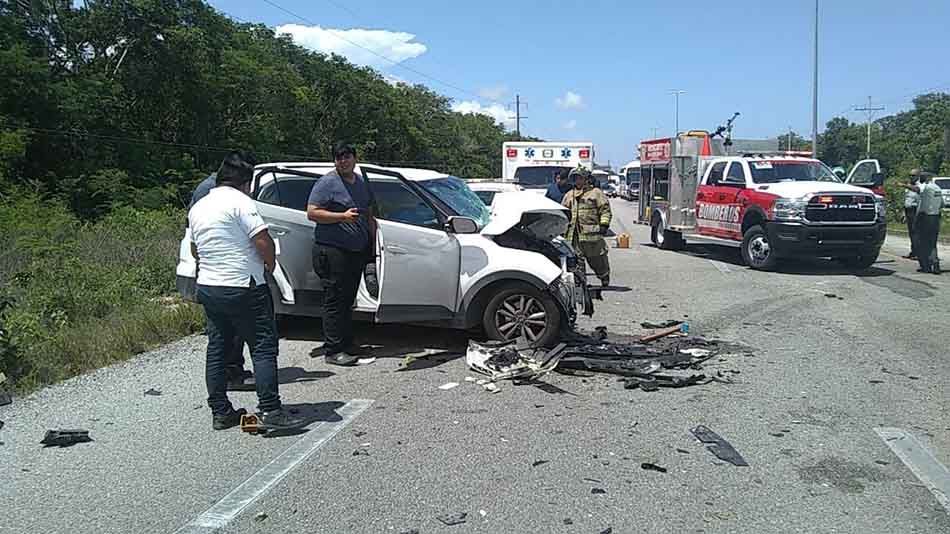 Aparatoso accidente de tránsito a la altura de Punta venado, en la salida a Playa del Carmen