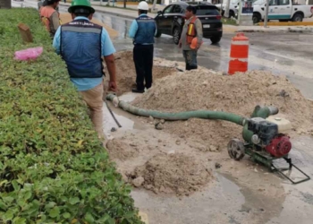 Caos vial en Cancún por obras en la zona hotelera