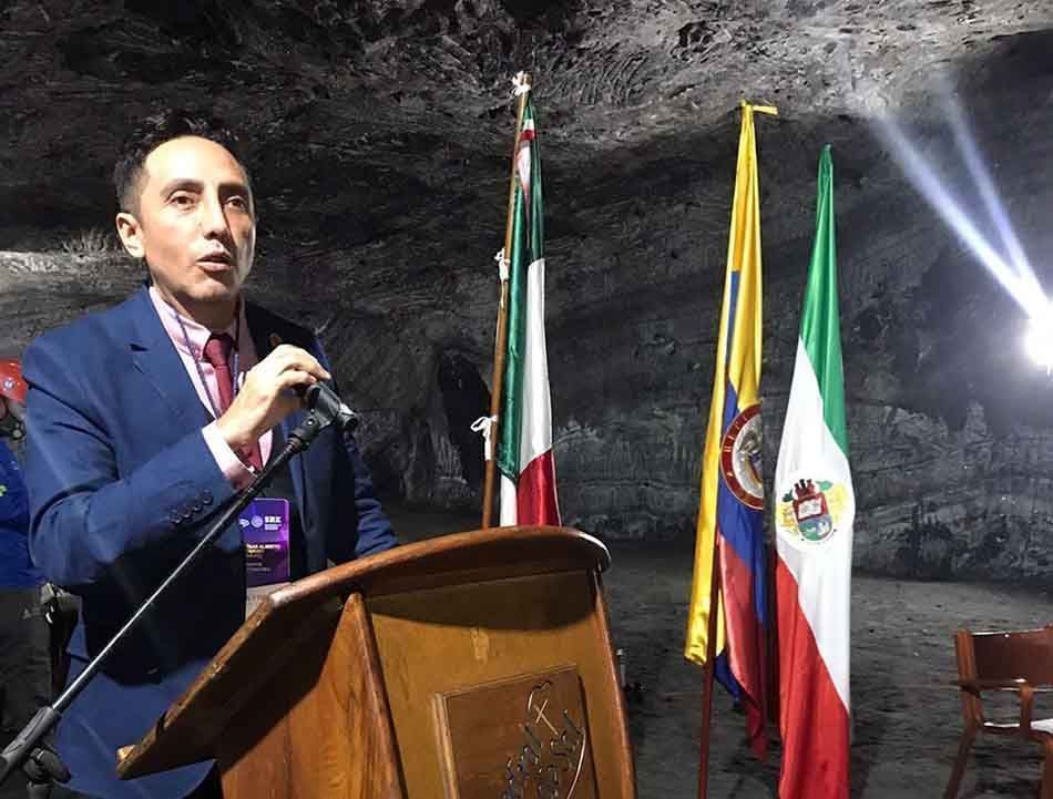 Profesor del Tecnológico de Carrillo Puerto imparte conferencia en Colombia