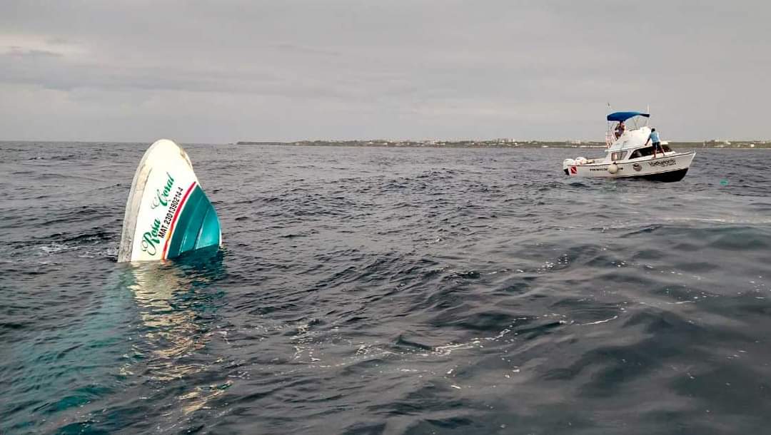 Se hunde embarcación en Isla Mujeres con 15 personas, mueren dos, entre ellos un menor y hay un desaparecido