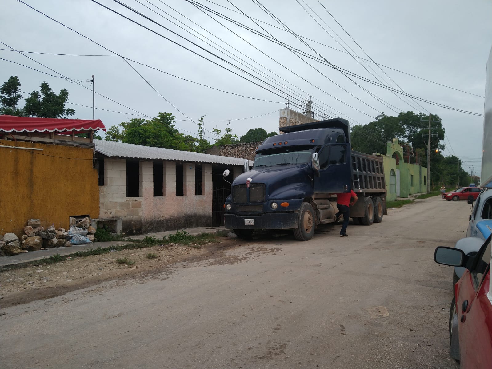 Conocido comunicador de Valladolid casi termina aplastado por enorme volquete