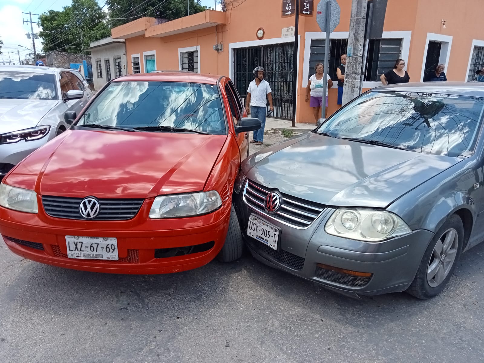 Colisión vehicular en Santa Ana; el responsable se pasó el alto de disco