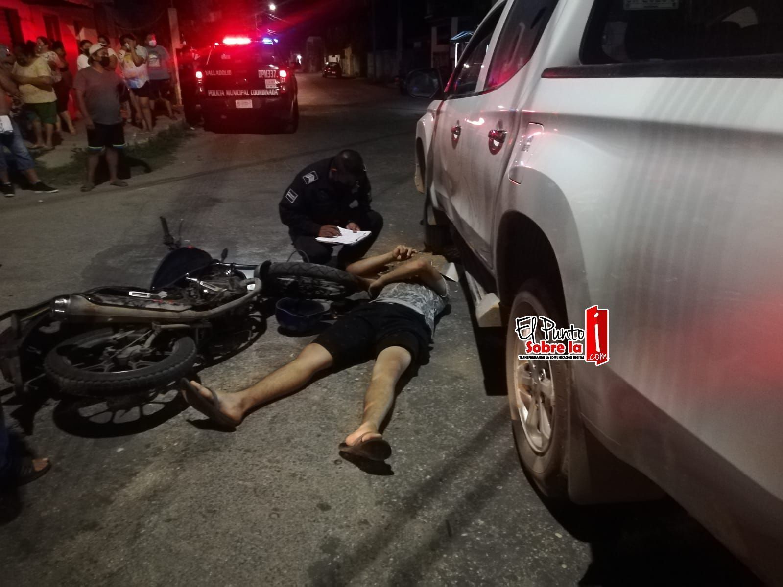 Motociclista termina su día en el suelo y con lesiones