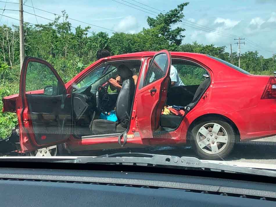 Encontronazo deja al menos dos muertos en la carretera Leona Vicario a Valladolid