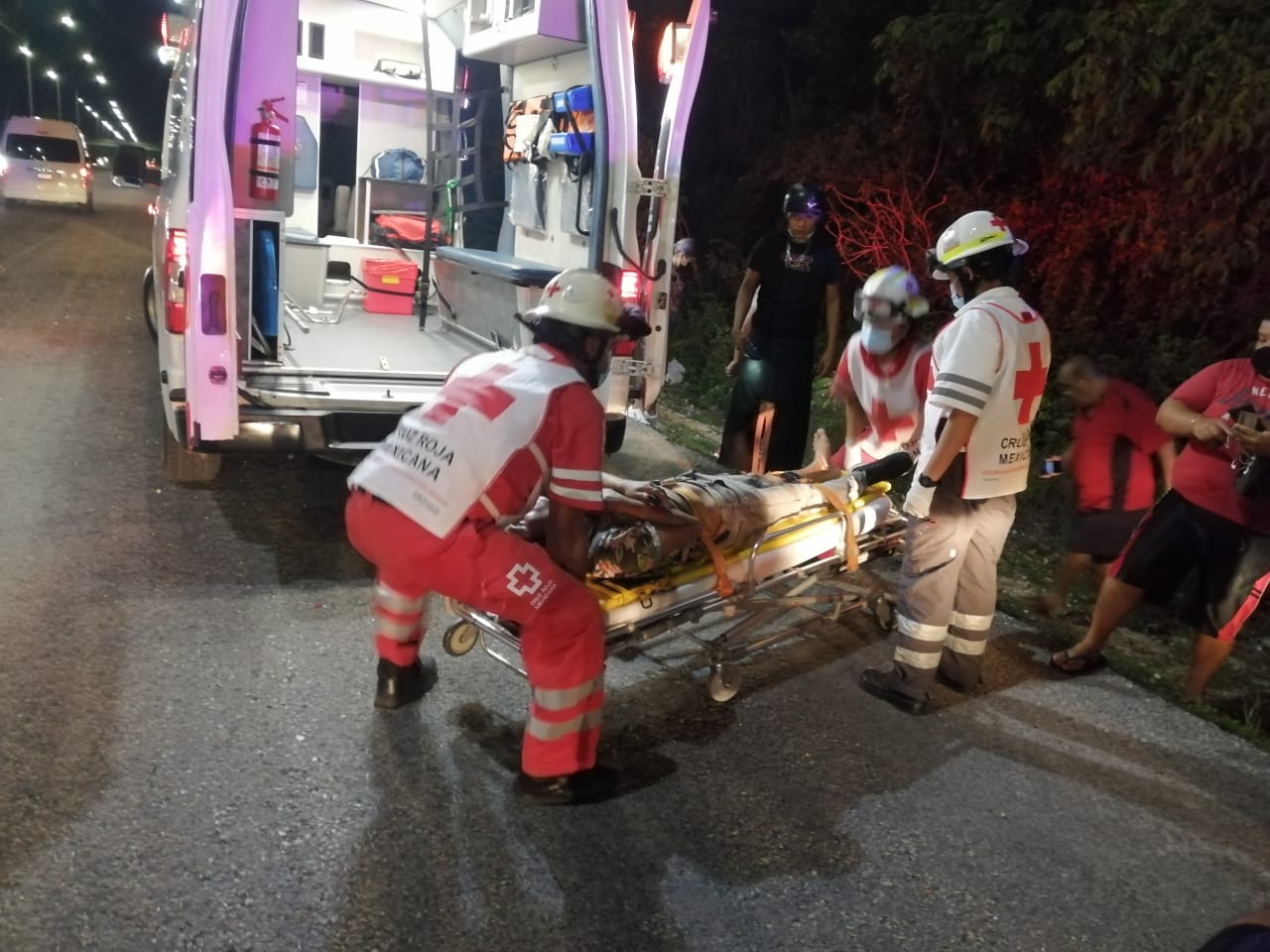 Varios lesionados, saldo de aparatoso accidente vehicular en la autopista el Tintal