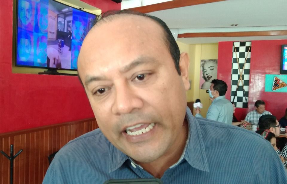 El depuesto candidato a alcalde de Chetumal, Luis Gamero sostiene que no se retira de la actividad política