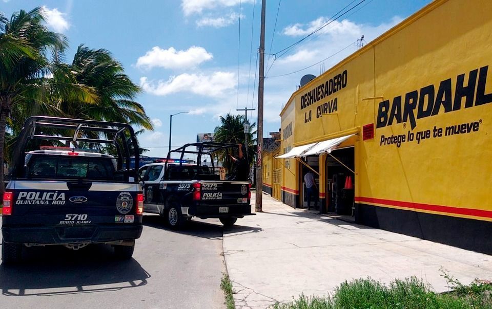 Sujetos armados asaltan en cuestión de minutos dos establecimientos en Cancún