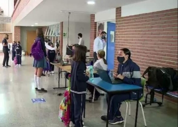 Activista asegura que el único regreso seguro a clases será cuando docentes, padres de familia y alumnos estén vacunados