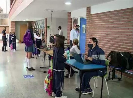 Activista asegura que el único regreso seguro a clases será cuando docentes, padres de familia y alumnos estén vacunados