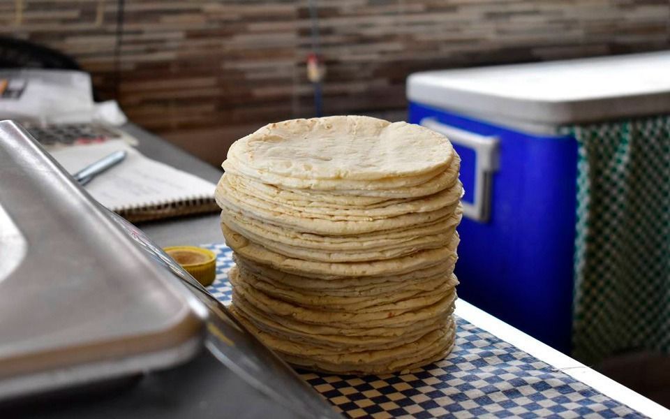 Molineros cardenenses anuncian alza de dos pesos en precio de la tortilla; pasará de 22 a 24 pesos el kilo