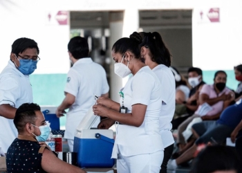 Casi 250 mil quintanarroenses tienen ya su esquema completo de vacunación contra la COVID-19