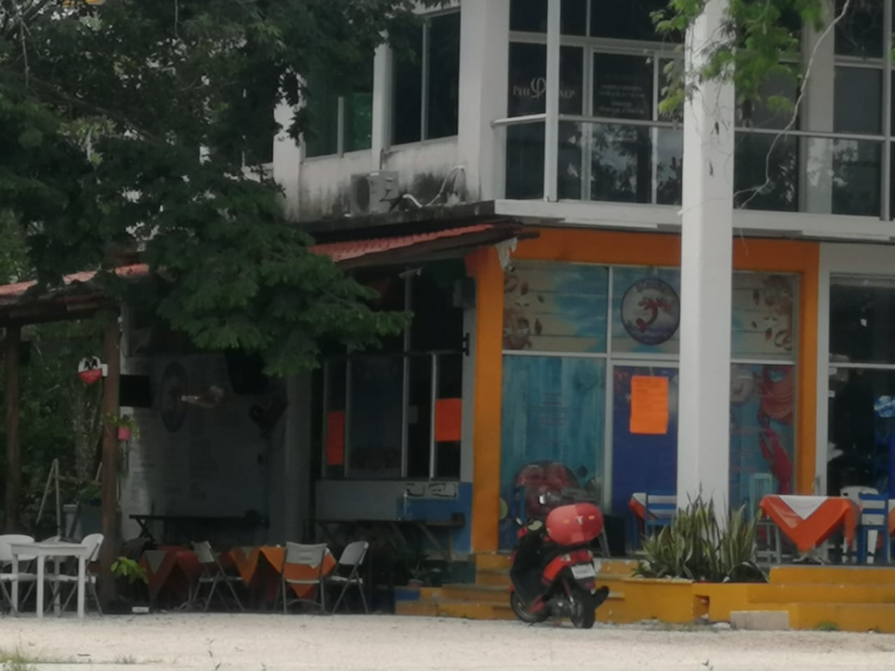 Continúan los ataques al sector comercial de Playa del Carmen, balean restaurante