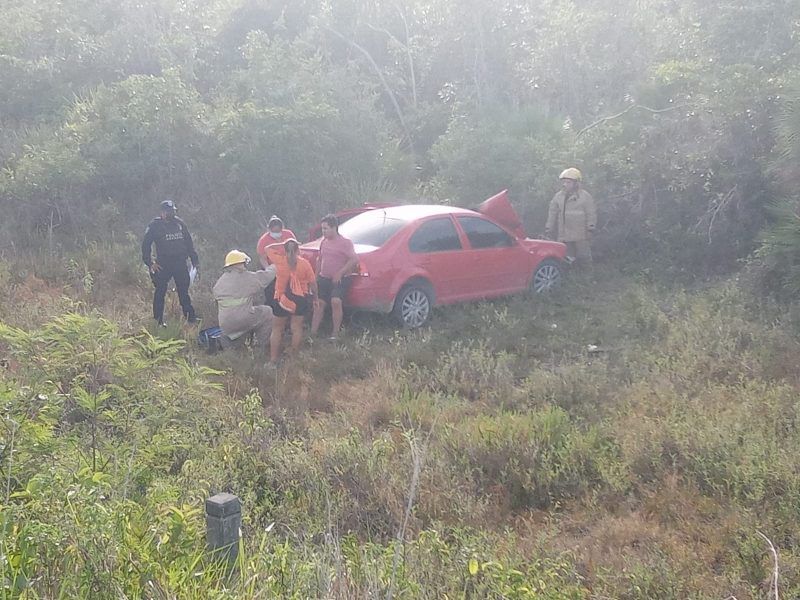 Jóvenes borrachos ocasionan accidente