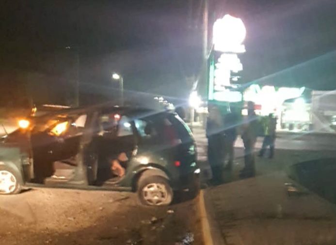 Pareja accidentada tras colisión en Playa del Carmen fue llevada al hospital por sus familiares por falta de ambulancia