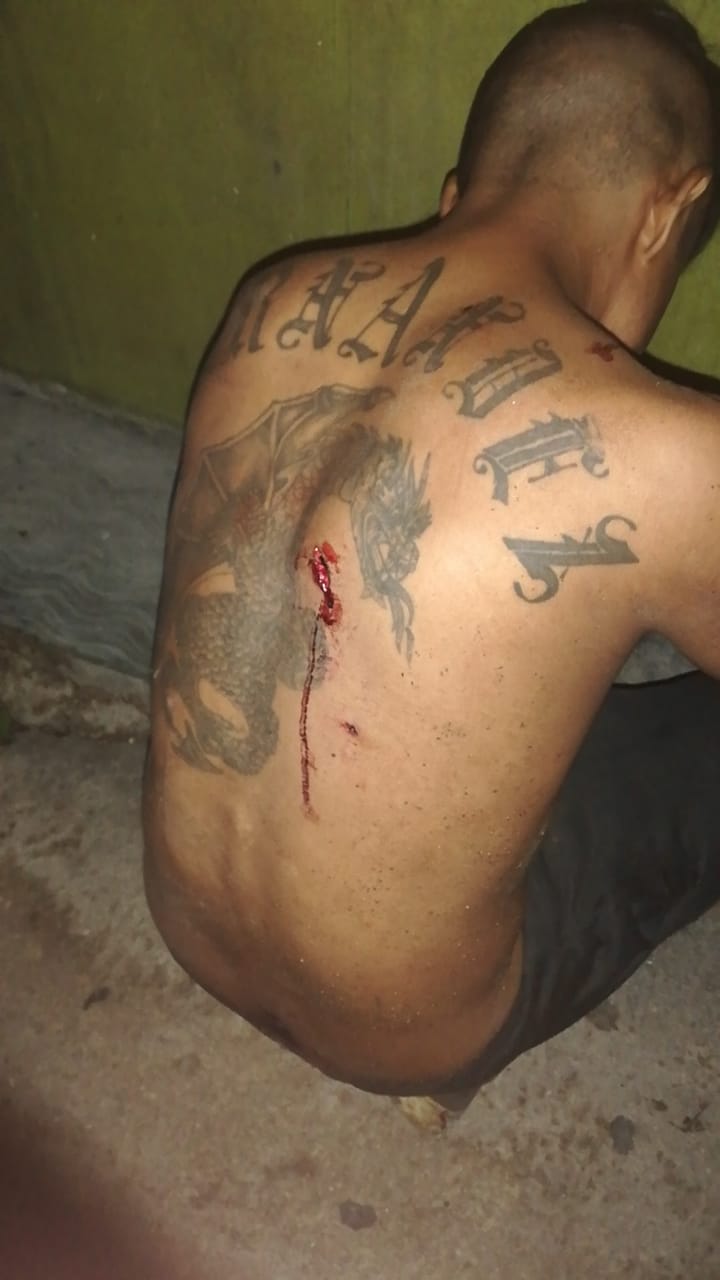 Convivencia de cuates en Playa del Carmen, termina en riña con sujeto apuñalado