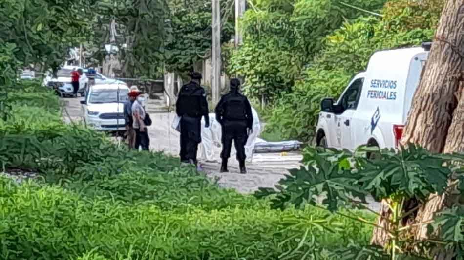 Encuentran en colonia de Cancún el cuerpo de una mujer ensabanado