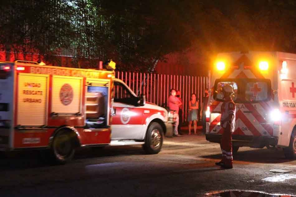 Por fuga de amoniaco evacúan a 25 trabajadores de fábrica de hielo en Cancún