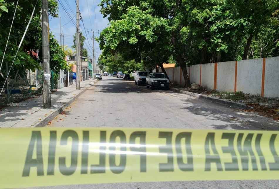 Reportan en Cancún hallazgo de cuerpo «ensabanado» con huellas de violencia