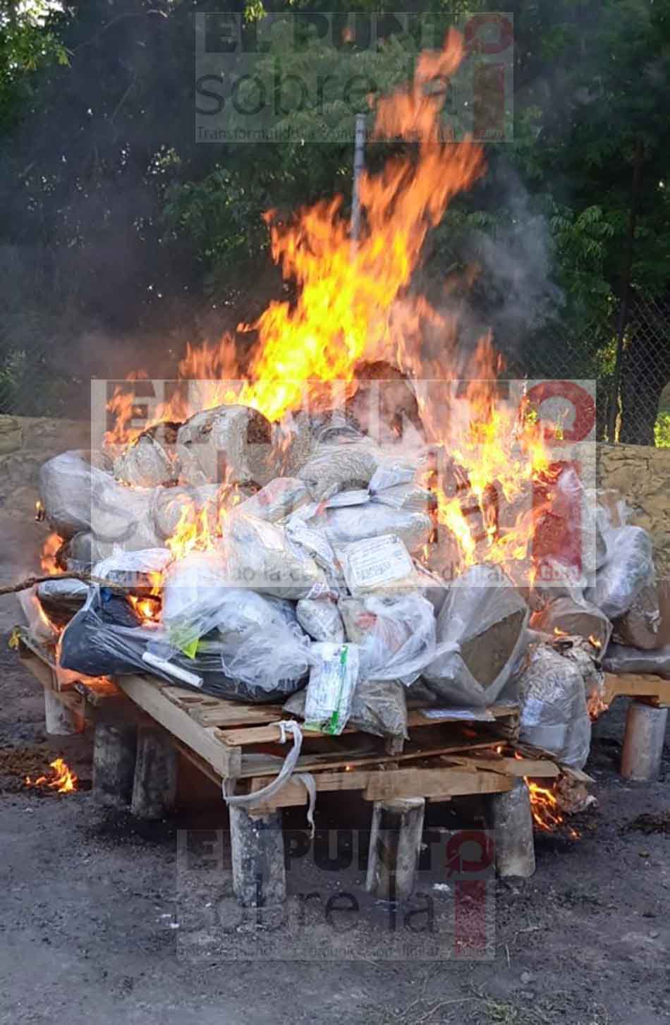La FGE y SEDENA incineran en Quintana Roo narcóticos y destruye diversos objetos delictivos