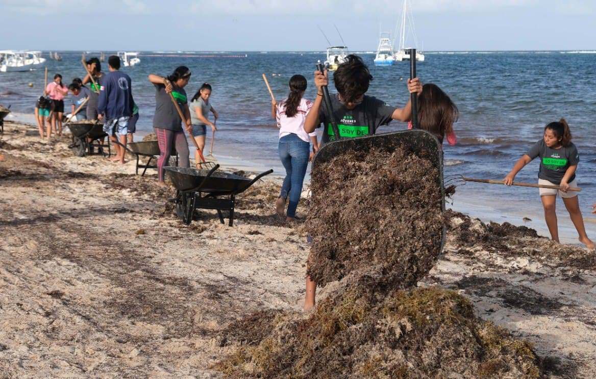 La comunidad religiosa se suma a la limpieza de playas en Puerto Morelos