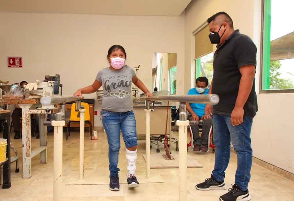 Niña de comunidad de Ocum, recibe prótesis de pie que la ayudará a mejorar su calidad de vida