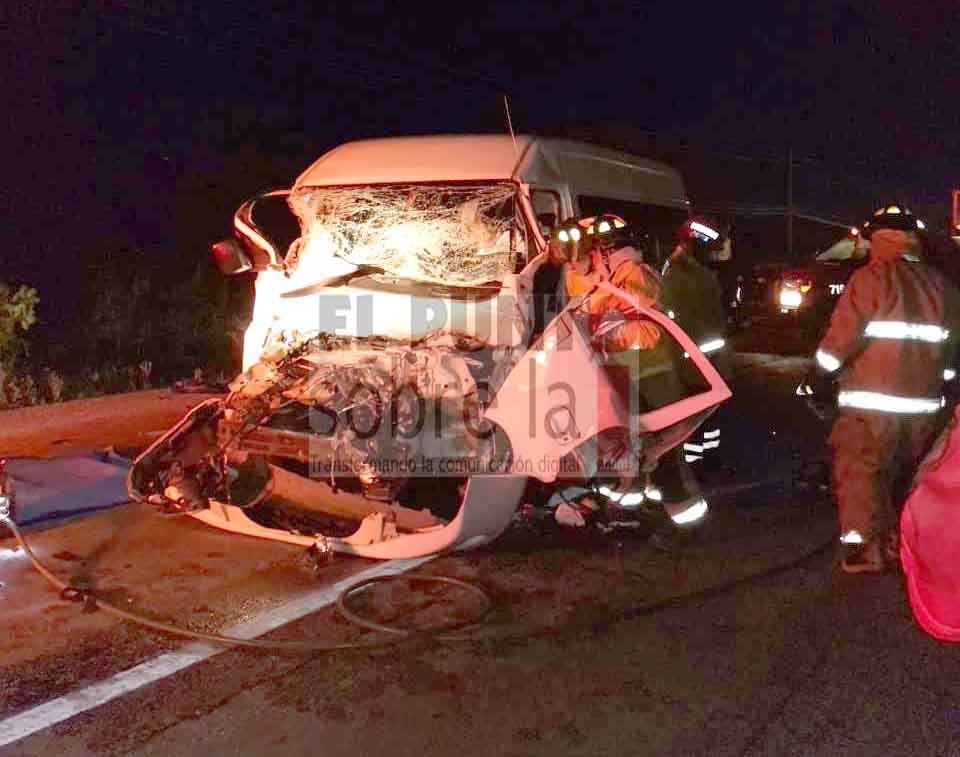 Una persona queda prensada en aparatoso accidente en la carretera Cancún-Playa del Carmen