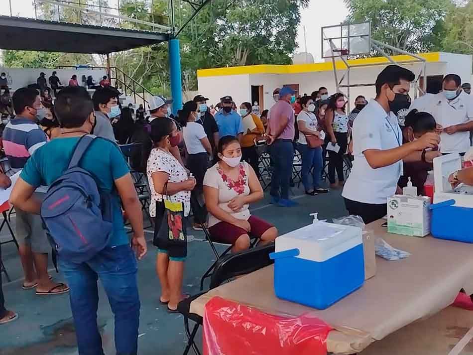 Gente de comunidades mayas de Felipe Carrillo Puerto se resiste a aplicarse la segunda dosis de la vacuna
