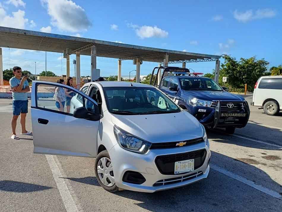 Roban en Puerto Aventuras las maletas a turistas nacionales que dejaron adentro de un auto