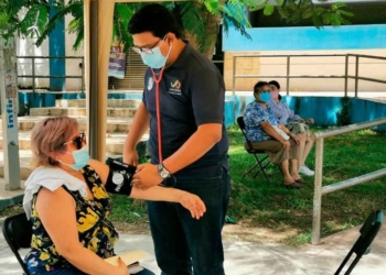 Inicia en Puerto Morelos vacunación a personas de 18 a 29 años