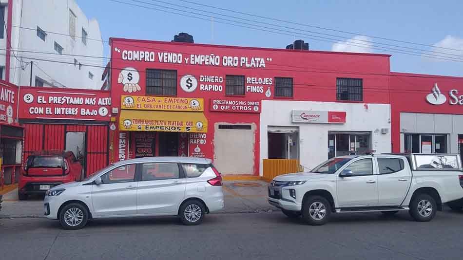 La Fiscalía y Marina realizan verificaciones en una casa de empeño frente al Mercado 28