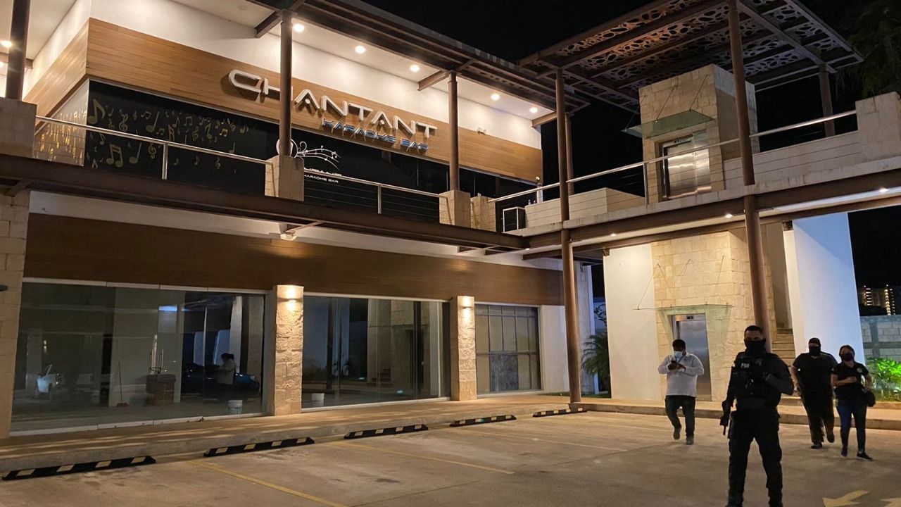 Aseguran bar en Puerto Cancún, detectan varias irregularidades