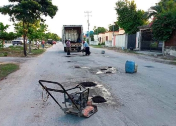 Bacheo y limpieza de playas, labores permanentes en el Ayuntamiento de Puerto Morelos
