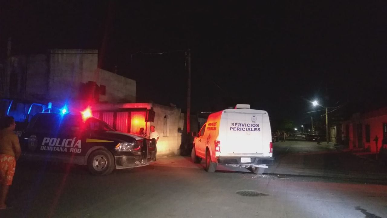 Balean a dos sujetos en Cancún, uno muere, el otro termina en el hospital