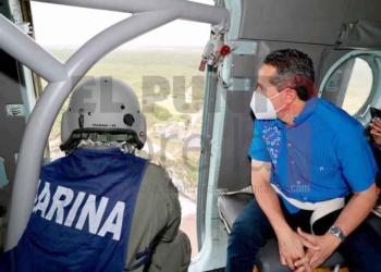 Gobernador Carlos Joaquín sobrevuela zonas afectadas por paso de huracán “Grace”