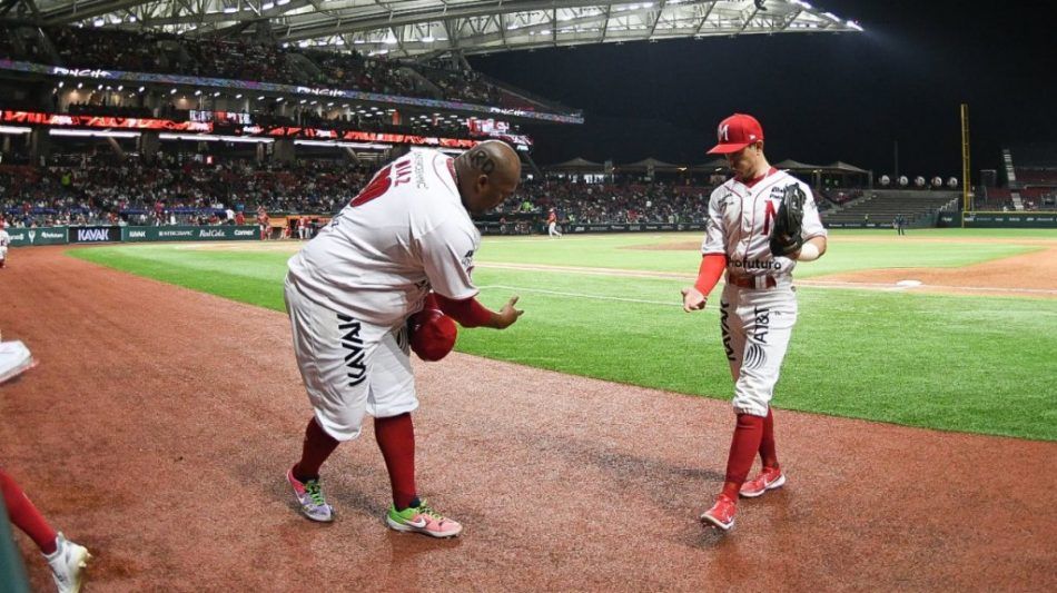 El madero del escarlata Jon Singleton vuelve a ser letal para el Águila de Veracruz