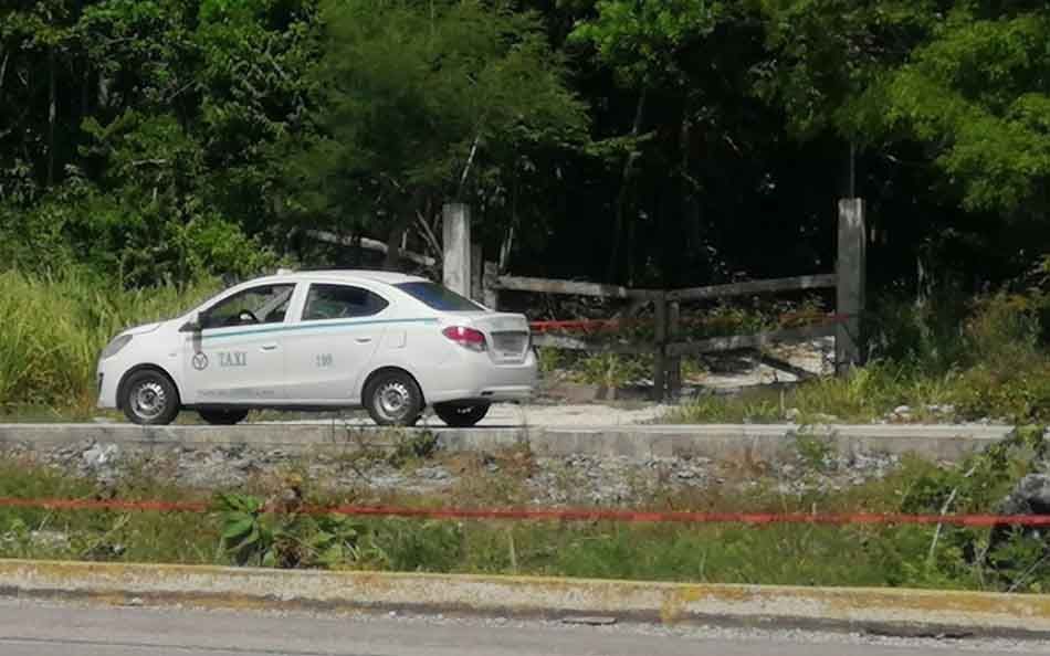Encuentran cuerpo en la cajuela de taxi de Playa del Carmen abandonado en la carretera